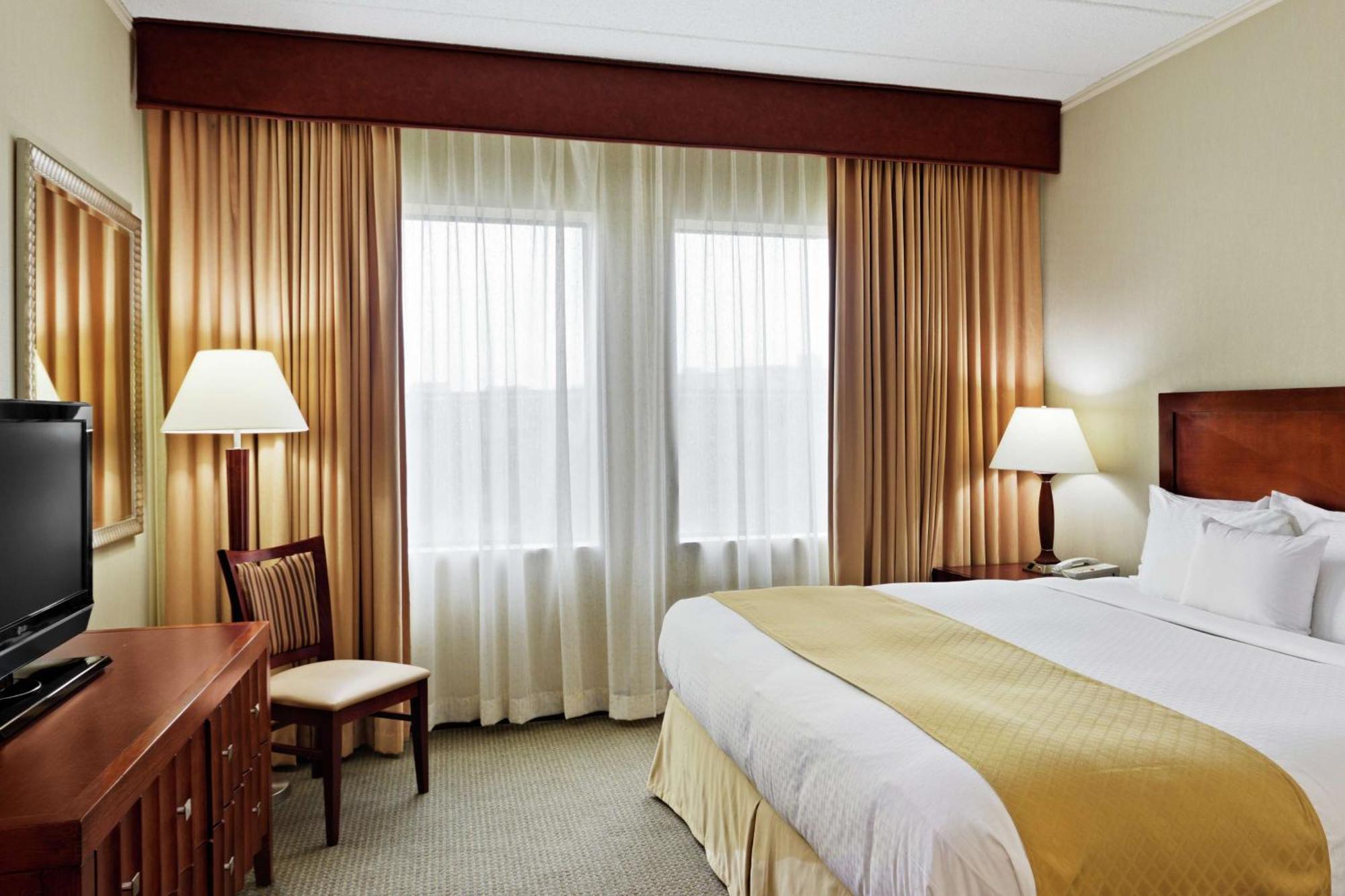Doubletree Suites By Hilton Hotel Philadelphia West Plymouth Meeting Buitenkant foto